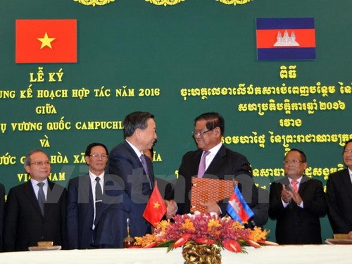 Việt Nam và Campuchia nhất trí tăng cường hợp tác trong lĩnh vực an ninh - ảnh 1